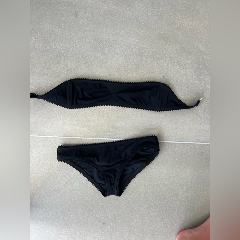 Black bikini